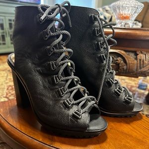 BNWB Gianni Bini Lace up Heels Size 8. Black/Grey Rare Find